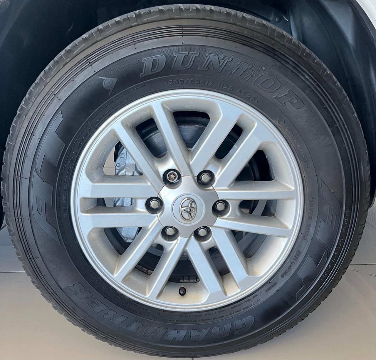 Toyota Fortuner 3.0D-4D 4x4 A/T Fortuner 3.0D-4D 4x4 A/T