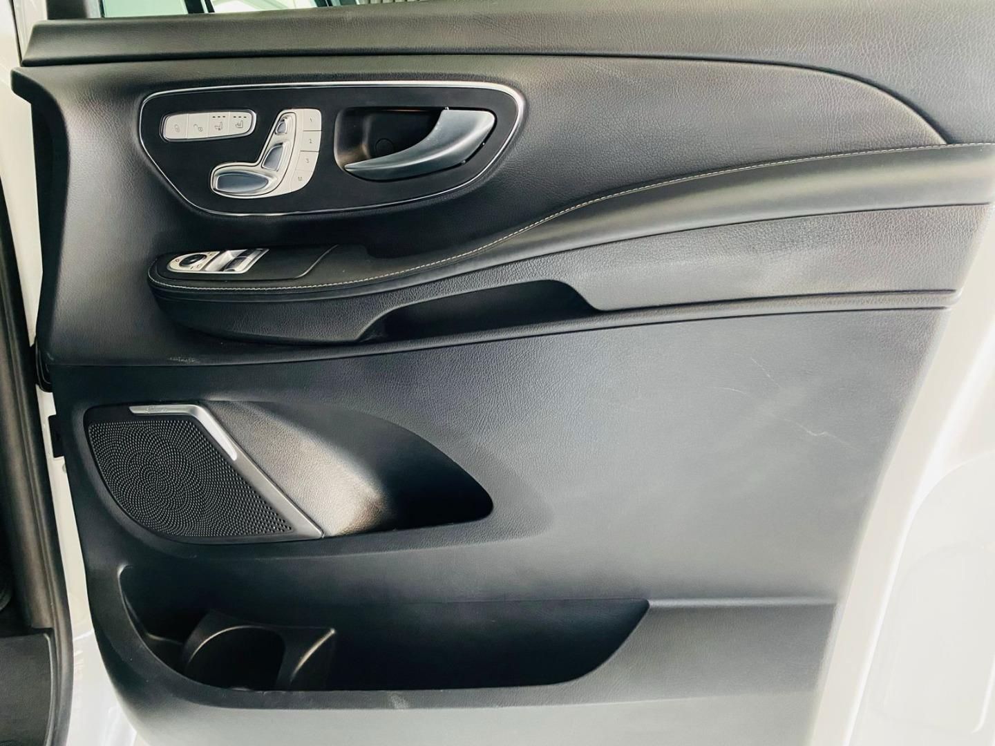 MERCEDES BENZ V CLASS V220D AVANTGARDE