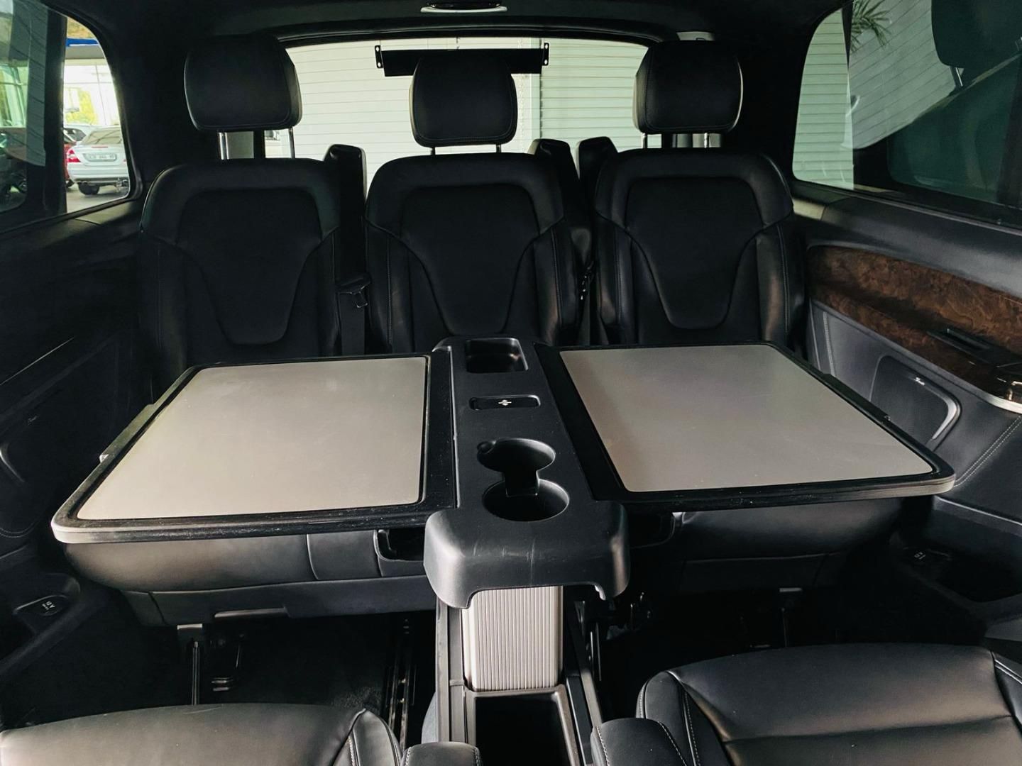 MERCEDES BENZ V CLASS V220D AVANTGARDE