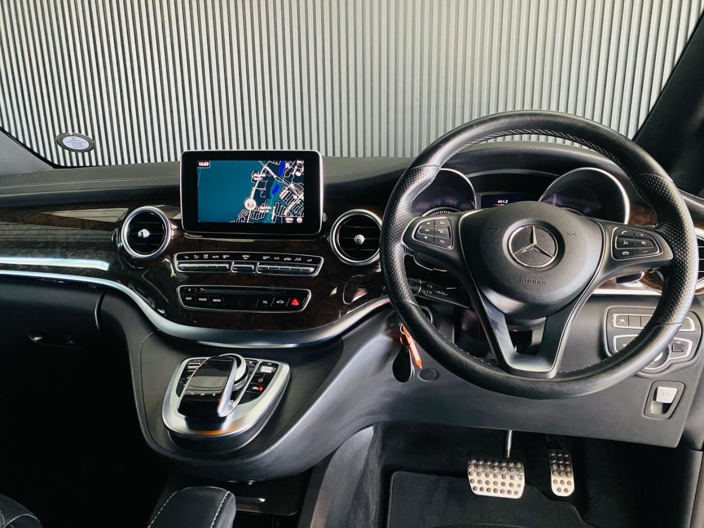 MERCEDES BENZ V CLASS V220D AVANTGARDE