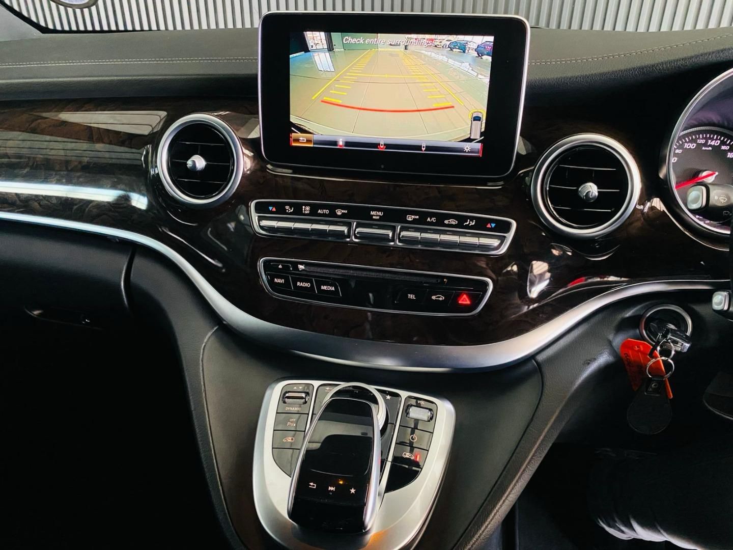 MERCEDES BENZ V CLASS V220D AVANTGARDE