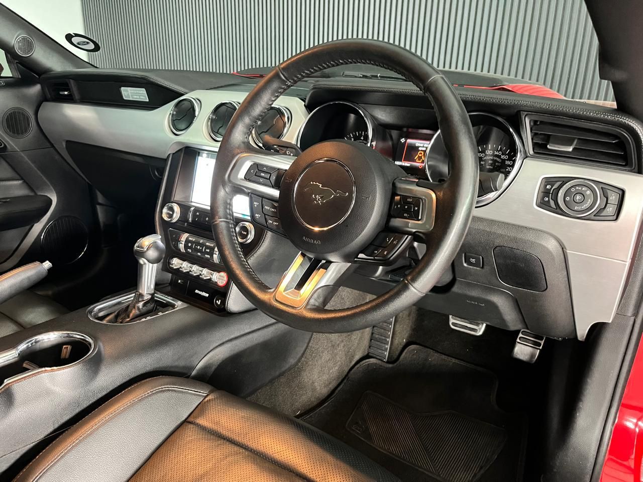 Ford Mustang 5.0 GT A/T Mustang 5.0 GT A/T