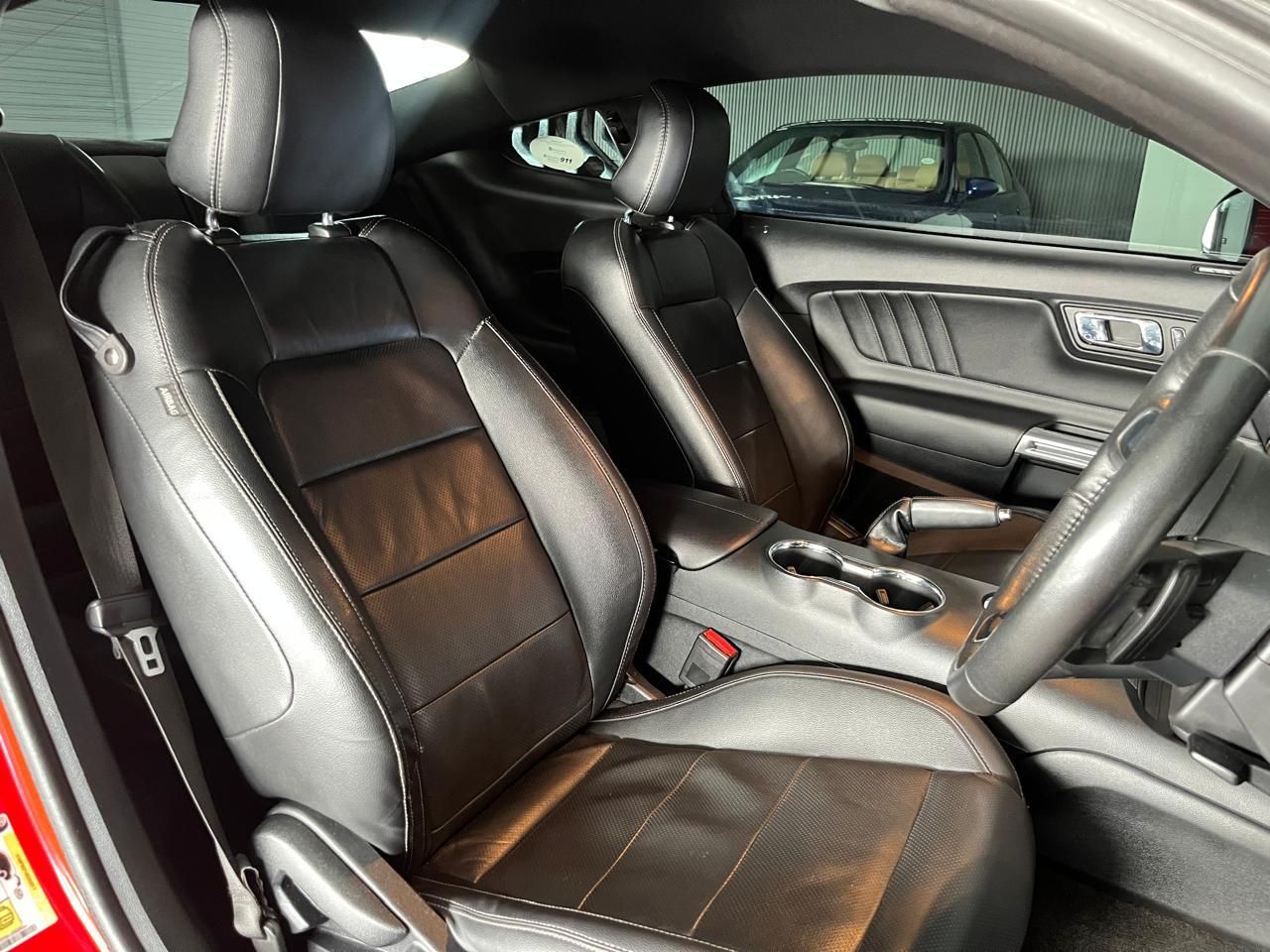 Ford Mustang 5.0 GT A/T Mustang 5.0 GT A/T