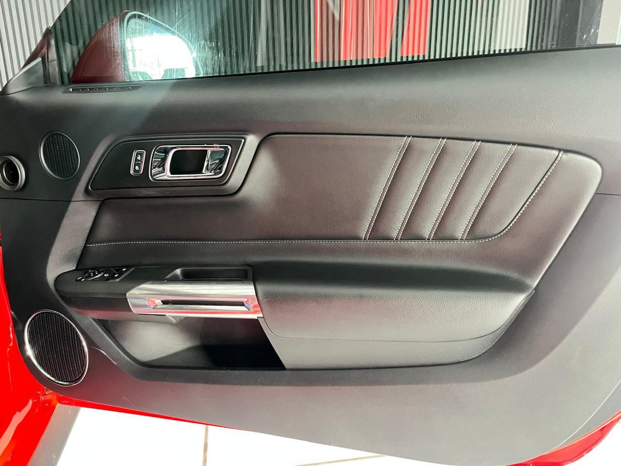 Ford Mustang 5.0 GT A/T Mustang 5.0 GT A/T