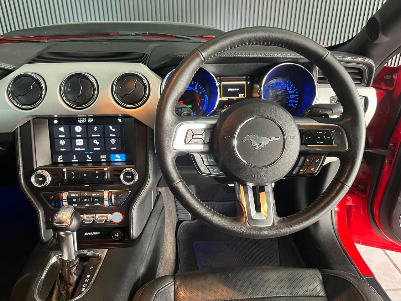 Ford Mustang 5.0 GT A/T Mustang 5.0 GT A/T